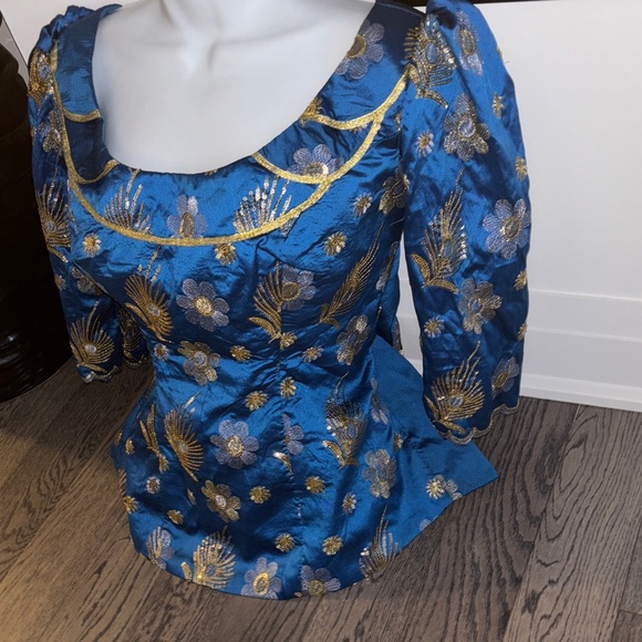 Elegant Blue and Gold 1980’s style silk floral blouse with puff 3/4 sleeves - Picture 5 of 16